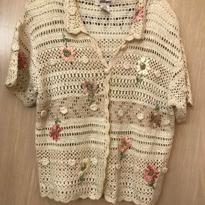 Short sleeved sweater